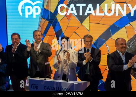 Barcelona, Spanien. April 2024. Alberto Núñez Feijóo reist nach Katalonien, um die vier Kandidaten aus den katalanischen Provinzen für die Wahlen am 12. Mai in Katalonien vorzustellen. Alberto Núñez Feijóo se desplaza a Cataluña para präsenar a los 4 candidatos de las provincias catalanas para las elecciones del 12 de mayo en Cataluña. Auf dem Bild: alberto Nuñez feijoo, alejandro fernandez News Politics -Barcelona, Spanien Mittwoch, 3. April 2024 (Foto: Eric Renom/LaPresse) Credit: LaPresse/Alamy Live News Stockfoto