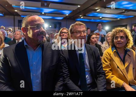 Barcelona, Spanien. April 2024. Alberto Núñez Feijóo reist nach Katalonien, um die vier Kandidaten aus den katalanischen Provinzen für die Wahlen am 12. Mai in Katalonien vorzustellen. Alberto Núñez Feijóo se desplaza a Cataluña para präsenar a los 4 candidatos de las provincias catalanas para las elecciones del 12 de mayo en Cataluña. Auf dem Bild: alberto Nuñez feijoo, alejandro fernandez News Politics -Barcelona, Spanien Mittwoch, 3. April 2024 (Foto: Eric Renom/LaPresse) Credit: LaPresse/Alamy Live News Stockfoto