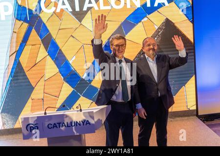 Barcelona, Spanien. April 2024. Alberto Núñez Feijóo reist nach Katalonien, um die vier Kandidaten aus den katalanischen Provinzen für die Wahlen am 12. Mai in Katalonien vorzustellen. Alberto Núñez Feijóo se desplaza a Cataluña para präsenar a los 4 candidatos de las provincias catalanas para las elecciones del 12 de mayo en Cataluña. Auf dem Bild: alberto Nuñez feijoo, alejandro fernandez News Politics -Barcelona, Spanien Mittwoch, 3. April 2024 (Foto: Eric Renom/LaPresse) Credit: LaPresse/Alamy Live News Stockfoto