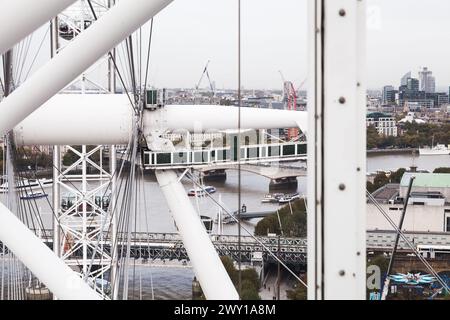 London, Großbritannien - 31. Oktober 2017: Fragment des London Eye, ein Riesenrad am Südufer der Themse Stockfoto