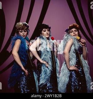 Songs von gestern - up to date, ZDF Show, Nostalgische Lieder, 1977, mit den Lady Birds, alias Lady Girls, Auftritt mit dem Song: Bei mir biste schön Stockfoto