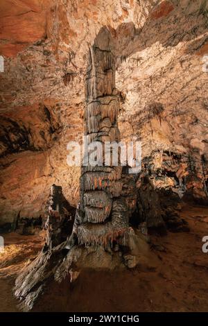 03.30.24. Aggtelek, Ungarn. Die Baradla-Höhle ist eine alte, erstaunliche Tropfsteinhöhle im Aggtelek-Nationalpark in Ostungarn nahe der slowakischen Grenze. Stockfoto