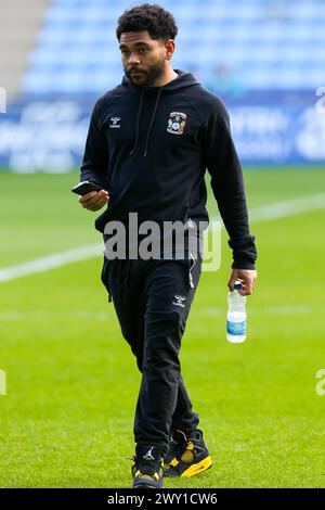 Coventry City's Jay Dasilva vor dem Sky Bet Championship-Spiel in der Coventry Building Society Arena, Coventry. Bilddatum: Montag, 1. April 2024. Stockfoto