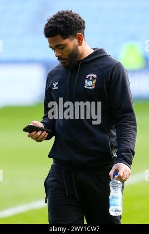 Coventry City's Jay Dasilva vor dem Sky Bet Championship-Spiel in der Coventry Building Society Arena, Coventry. Bilddatum: Montag, 1. April 2024. Stockfoto