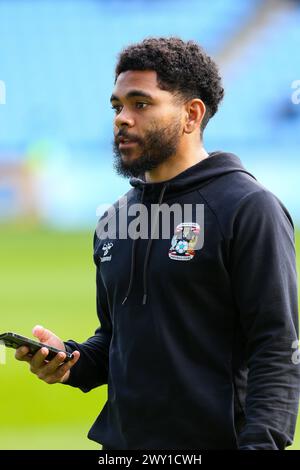 Coventry City's Jay Dasilva vor dem Sky Bet Championship-Spiel in der Coventry Building Society Arena, Coventry. Bilddatum: Montag, 1. April 2024. Stockfoto