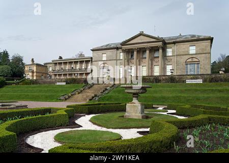 Das Tatton Park Mansion in England wurde zwischen 1780 und 1813 im neoklassizistischen Stil umgestaltet. Es war die Heimat der Familie Egerton. Stockfoto