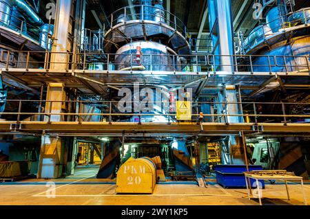 Amer Centrale Kohlepulverisierer Amer Centrale Kraftwerk Kohle und fossile Brennstoffe Pulverisierer, der die Brennstoffe vor der Einspritzung in das Feuerbett aufbereitet, um Wärme und CO2 zu erzeugen. Geertruidenberg, Niederlande. Geertruidenberg Amer Centrale Noord-Brabant Nederland Copyright: XGuidoxKoppesx Stockfoto