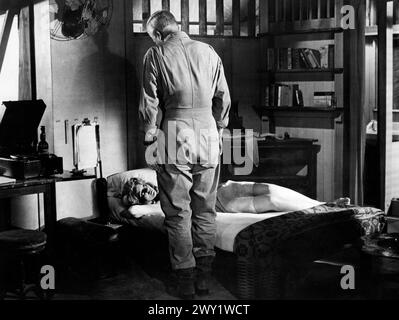 Carroll Baker, Peter van Eyck, am Set des Films „Station Six Sahara“, British Lion Films, 1963 Stockfoto