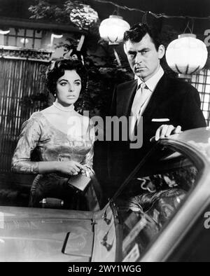 Joan Collins, Ken Scott, am Set des Films „Stopover Tokyo“, 20th Century-Fox, 1957 Stockfoto