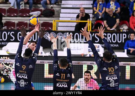 Verona, Italien. April 2024. Actionspiel und Spielerbilder zwischen Rana Verona und Pallavolo Padova im Volleyball - Superliga Serie A - Playoff 5Â° Posto 2023/2024 im Pala AGSM di Verona, Italien am 3. April 2024. Während der Playoff 5Â° Posto - Rana Verona vs Pallavolo Padova, Volleyball Italian Serie A Männer Superliga Spiel in Verona, Italien, 03. April 2024 Credit: Independent Photo Agency/Alamy Live News Stockfoto