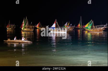 Das Katara International Dhow Festival ist ein jährlich stattfindendes Kulturfestival, das vom reichen maritimen Erbe Katars in Doha Katar inspiriert ist Stockfoto