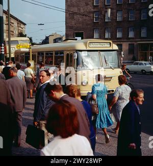 Büssing-Bus am Fehrbelliner Platz - originale Bildunterschrift: Büssing-Bus 'Präsident 14 R' am Fehrbelliner Platz, Wilmersdorf, Deutschland Berlin 1963. Stockfoto