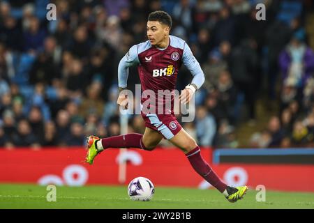 Morgan Rogers von Aston Villa macht beim Premier League-Spiel Manchester City gegen Aston Villa im Etihad Stadium, Manchester, Großbritannien, 3. April 2024 (Foto: Mark Cosgrove/News Images) Stockfoto