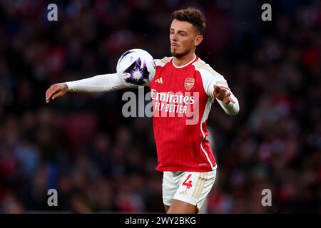 Emirates Stadium, London, Großbritannien. April 2024. Premier League Football, Arsenal gegen Luton Town; Ben White von Arsenal Credit: Action Plus Sports/Alamy Live News Stockfoto