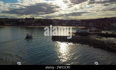 Sonnenuntergang in einem Hafen, Scarborough Stockfoto