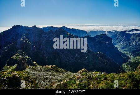 Blick vom PR1 Trail, Pico do Arierio zur Pico Ruivo Wanderung, auf Madeira Insel, Portugal, Europa Stockfoto