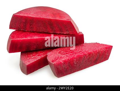Rote Bete-Schnitte auf weißem Hintergrund. Datei enthält Beschneidungspfad. Stockfoto