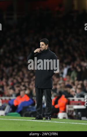 London, Großbritannien. April 2024. Arsenal-Trainer Mikel Arteta während des Premier League-Spiels zwischen Arsenal und Luton Town am 3. April 2024 im Emirates Stadium in London. Foto von Joshua Smith. Nur redaktionelle Verwendung, Lizenz für kommerzielle Nutzung erforderlich. Keine Verwendung bei Wetten, Spielen oder Publikationen eines einzelnen Clubs/einer Liga/eines Spielers. Quelle: UK Sports Pics Ltd/Alamy Live News Stockfoto