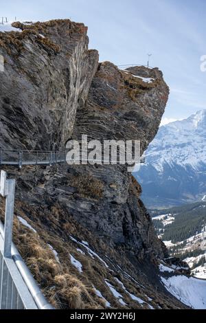 Grindelwald First, Schweiz erste Aussichtsplattform auf dem ersten Berg in Grindelwald mit Alpenblick. Stockfoto