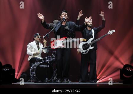 Mailand, Italien. April 2024. Die Kolors-Band tritt live auf der Bühne während DES KOLORS im Forum am 03. April 2024 in Assago, Italien auf. Credit: Live Media Publishing Group/Alamy Live News Stockfoto