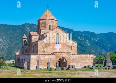 Sommertag in der Odzun-Kirche in Armenien Stockfoto