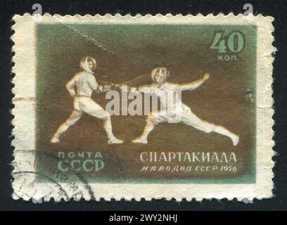RUSSLAND - CIRCA 1956: Briefmarke gedruckt von Russland, zeigt Fechten, um 1956 Stockfoto