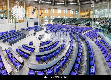 Berlin, Deutschland - 22. März 2024: Versammlungsort des Deutschen Bundestages im Reichstagsgebäude in Berlin. Stockfoto