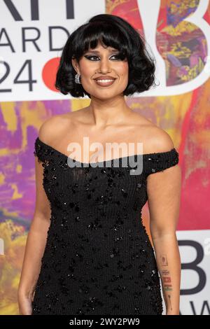 Celebs nehmen an den Brit Awards 2024 im O2 Teil mit: Raye Where: London, Vereinigtes Königreich When: 02. März 2024 Credit: Phil Lewis/WENN Stockfoto