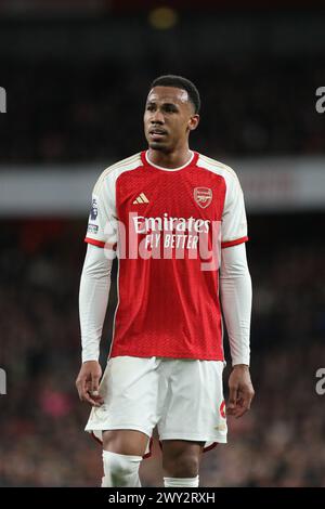 London, Großbritannien. April 2024. Gabriel of Arsenal während des Premier League-Spiels zwischen Arsenal und Luton Town im Emirates Stadium in London, England am 3. April 2024. Foto von Joshua Smith. Nur redaktionelle Verwendung, Lizenz für kommerzielle Nutzung erforderlich. Keine Verwendung bei Wetten, Spielen oder Publikationen eines einzelnen Clubs/einer Liga/eines Spielers. Quelle: UK Sports Pics Ltd/Alamy Live News Stockfoto