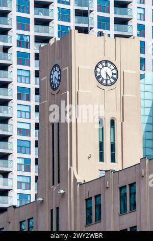 Clock Tower im Queen's Quay Terminal Building, Toronto, Kanada Stockfoto