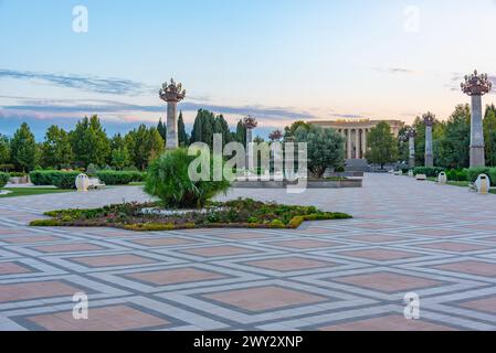 Heydar Aliyev Center im Heydar Aliyev Park in Ganja, Aserbaidschan Stockfoto