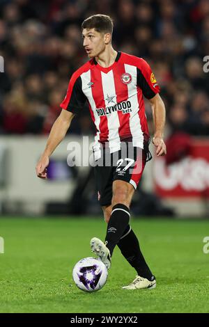London, Großbritannien. April 2024. Vitaly Janelt aus Brentford im Spiel der Premier League im Gtech Community Stadium in London. Der Bildnachweis sollte lauten: Kieran Cleeves/Sportimage Credit: Sportimage Ltd/Alamy Live News Stockfoto