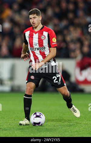London, Großbritannien. April 2024. Vitaly Janelt aus Brentford im Spiel der Premier League im Gtech Community Stadium in London. Der Bildnachweis sollte lauten: Kieran Cleeves/Sportimage Credit: Sportimage Ltd/Alamy Live News Stockfoto