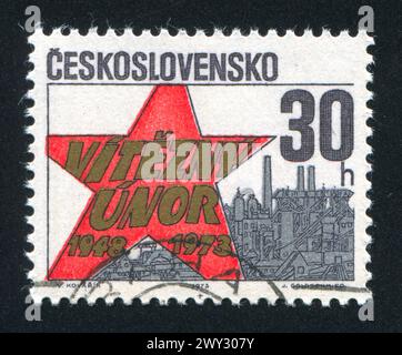 TSCHECHOSLOWAKEI - UM 1973: Stempel gedruckt von der Tschechoslowakei, zeigt Stern und Fabriken, um 1973 Stockfoto