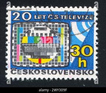 TSCHECHOSLOWAKEI - UM 1973: Briefmarke gedruckt von der Tschechoslowakei, Fernsehsendungen, um 1973 Stockfoto