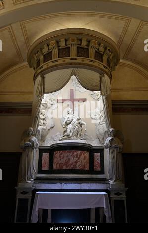 Statue einer pieta, die die Jungfrau Maria darstellt, die den Leichnam Christi betrachtet, in der Kapelle der Kirche St. Nicolas, Viertel Saint Cyprien, Toulouse Stockfoto