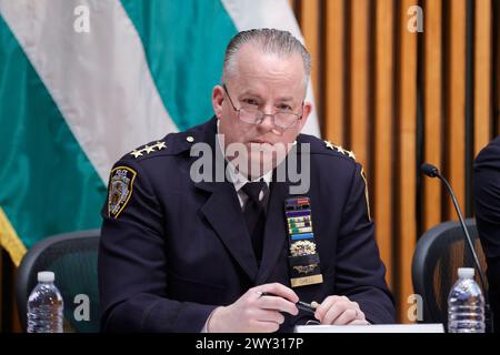 NY, USA. April 2024. One Police Plaza, New York, USA, 03. April 2024 – Bürgermeister Eric Adams wird Mitglied des New York City Police Department (NYPD), Edward Caban und der NYPD Leadership, um heute in New York City die stadtweiten Kriminalitätsstatistiken für das erste Quartal 2024 bekannt zu geben. (John M. Chell, Chief of Patrol) Foto: Luiz Rampelotto/EuropaNewswire.nur zur redaktionellen Verwendung. Nicht für kommerzielle ZWECKE! (Kreditbild: © Luiz Rampelotto/ZUMA Press Wire) NUR REDAKTIONELLE VERWENDUNG! Nicht für kommerzielle ZWECKE! Stockfoto