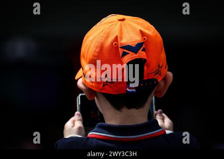 Suzuka, Japan. April 2024. Rennatmosphäre – Max Verstappen (NLD) Red Bull Racing Fan. 04.04.2024. Formel-1-Weltmeisterschaft, Rd 4, Großer Preis Von Japan, Suzuka, Japan, Vorbereitungstag. Das Foto sollte lauten: XPB/Alamy Live News. Stockfoto