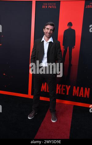 Los Angeles, Kalifornien, USA 3. April 2024 der Schauspieler Sharlto Copley nimmt am 3. April 2024 in Los Angeles, Kalifornien, die Premiere von Universal Pictures Monkey man im TCL Chinese Theatre in Los Angeles, Kalifornien, USA, Teil. Foto: Barry King/Alamy Live News Stockfoto