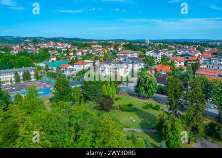 Panorama der bosnischen Stadt Gradacac Stockfoto