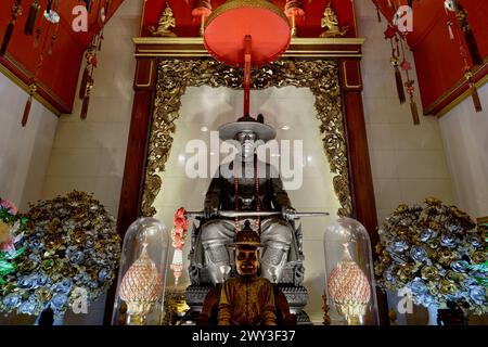 Eine Statue von König Taksin dem Großen (1734-82), König von Siam mit der Hauptstadt Thonburi; am Somdet Phra Chao Taksin Schrein, Banglamphu, Bangkok, Thailand Stockfoto