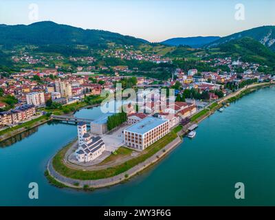 Blick auf Andricgrad bei Sonnenaufgang in Bosnien und Herzegowina Stockfoto