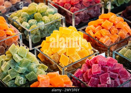 Süßigkeiten in La Boqueria-Markt in Barcelona, Spanien Stockfoto