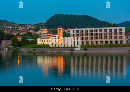 Blick auf Andricgrad bei Sonnenaufgang in Bosnien und Herzegowina Stockfoto