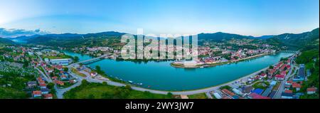 Blick auf Andricgrad bei Sonnenaufgang in Bosnien und Herzegowina Stockfoto