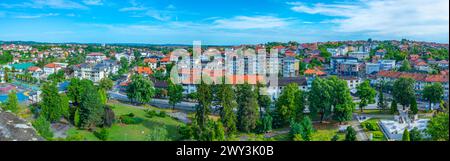 Panorama der bosnischen Stadt Gradacac Stockfoto