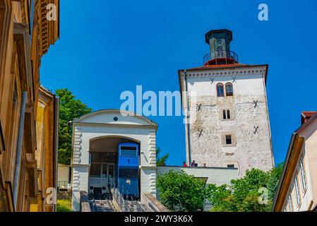 Blick auf die Zagreb-Seilbahn an einem sonnigen Tag in Kroatien Stockfoto