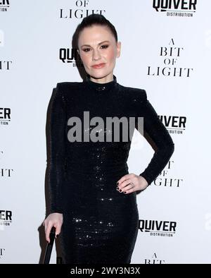 New York City, USA. April 2024. Anna Paquin nahm am 3. April 2024 an der New Yorker Filmvorführung A Bit of Light im Crosby Street Hotel in New York Teil © Steven Bergman/AFF-USA.COM Credit: AFF/Alamy Live News Stockfoto