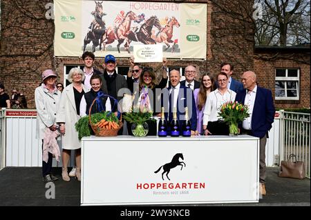 Die Rennbahn Berlin-Hoppegarten hat in diesem Jahr die Ehre, den „Galopper des Jahres“ Fantastic Moon, einen vierjährigen Hengst der Besitzergemeinsch Stockfoto