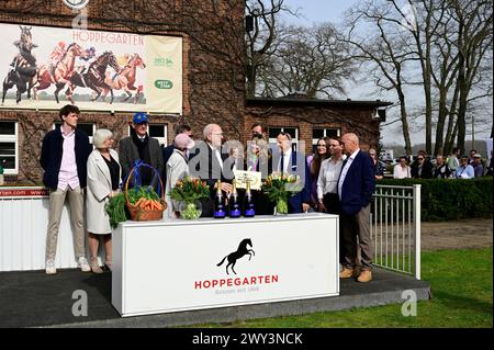 Die Rennbahn Berlin-Hoppegarten hat in diesem Jahr die Ehre, den „Galopper des Jahres“ Fantastic Moon, einen vierjährigen Hengst der Besitzergemeinsch Stockfoto